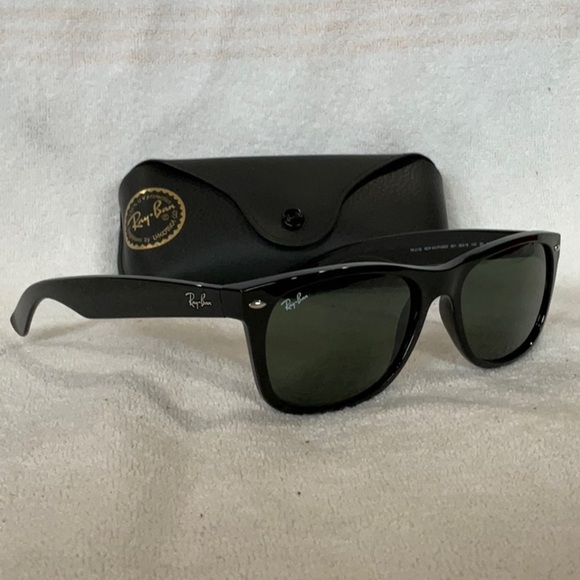 NEW RAY-BAN Black Wayfarer Sunglasses